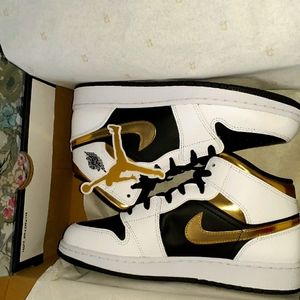 Jordan 1 White Gold 7Y or 8.5 Womens